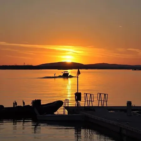Delightful Tiny River-view Dovolenkový dom *