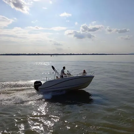 Dovolenkový dom Delightful Tiny River-view Samorin
