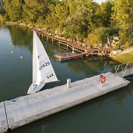 Дом отдыха Delightful Tiny River-view