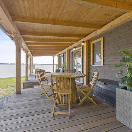 Dovolenkový dom Delightful Tiny River-view