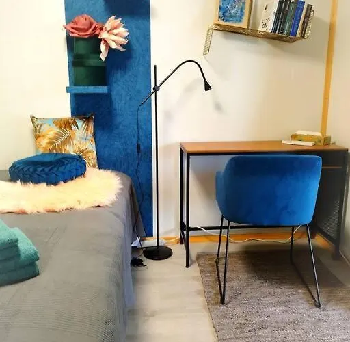 Delightful Tiny River-view בית נופש