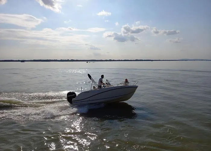 בית נופש Delightful Tiny River-view Šamorín