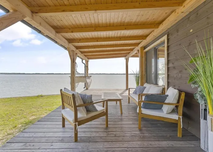 Delightful Tiny River-view Šamorín