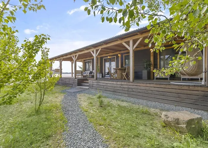 Delightful Tiny River-view * Šamorín