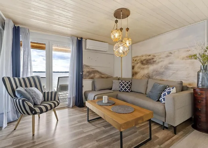 בית נופש Delightful Tiny River-view