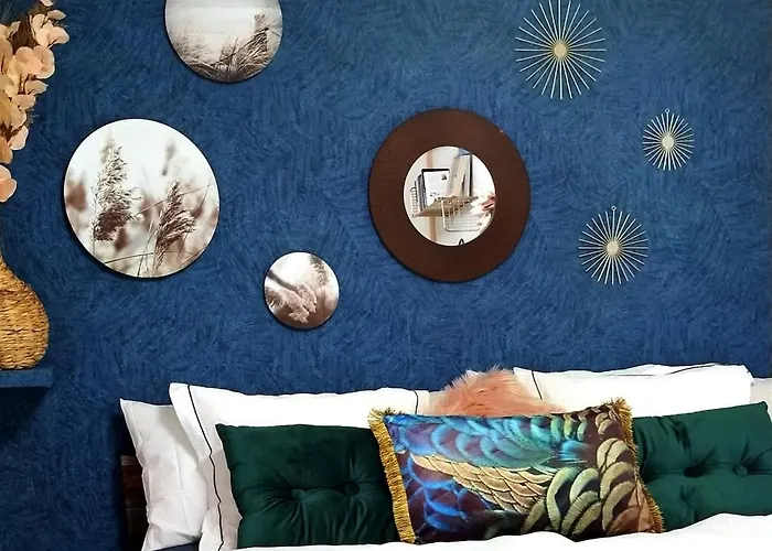 בית נופש Delightful Tiny River-view *