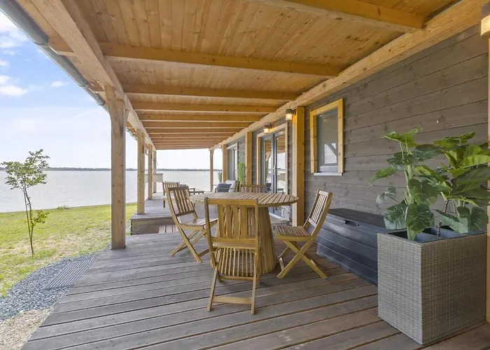 בית נופש Delightful Tiny River-view